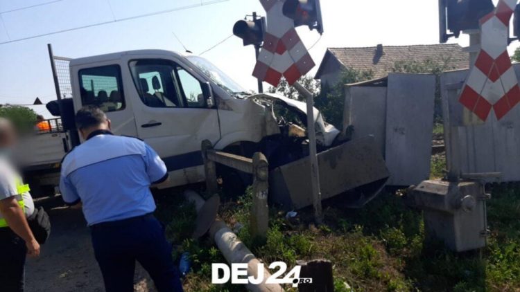 ACCIDENT FEROVIAR în Apahida, două persoane au fost duse la spital