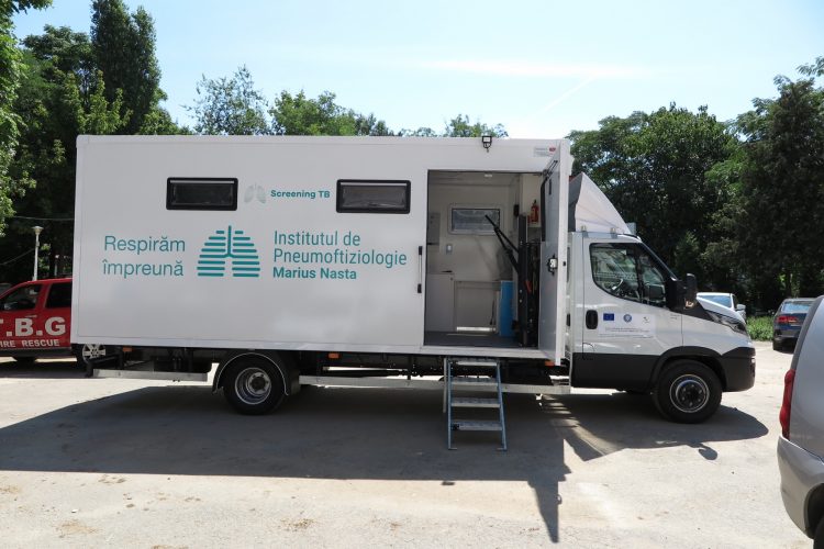 Servicii de testare gratuită a sănătății plămânilor şi depistarea activă a tuberculozei, în 12 comune maramureșene