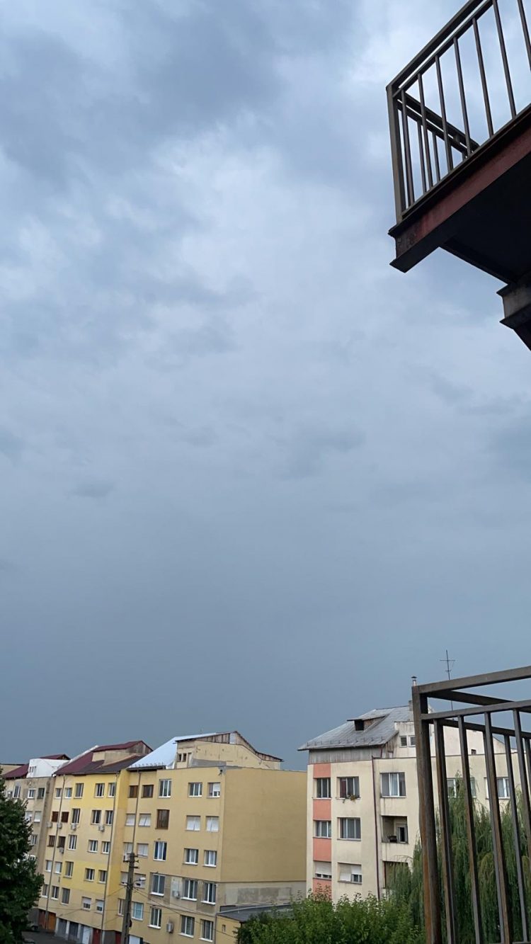 Atenție maramureşeni, vine iar vijelia! Până la ora 23.00 este în vigoare un COD PORTOCALIU de instabilitate atmosferică