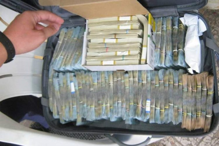 20.000 de lei găsiți în gunoi