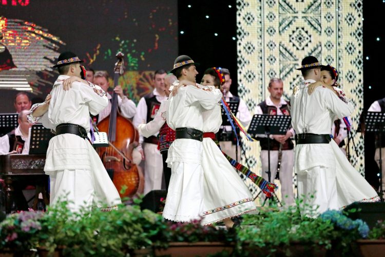 Danț la Șură în Groșii Țibleșului