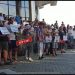 BĂIMĂRENII PROTESTEAZĂ CU PANCARTE ŞI LUMÂNĂRI ÎN FAŢA PALATULUI DE JUSTIŢIE DIN BAIA MARE