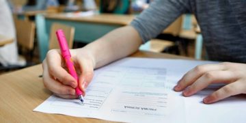 Mii de absolvenți de liceu dau astăzi admitere la Medicină