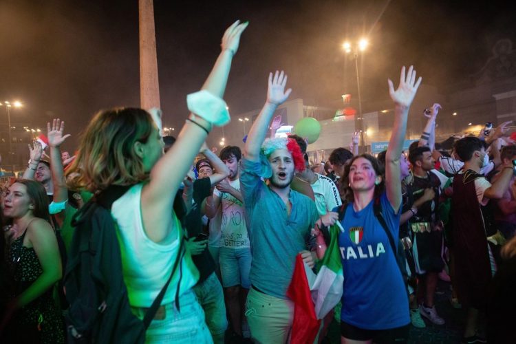 Explozie de bucurie pe străzile din Italia, după ce „Squadra Azzura” a câștigat EURO 2020