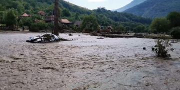 Bilanţul inundaţiilor anunţat de Ministerul de Interne: 300 de persoane au fost evacuate şi 120 de case distruse