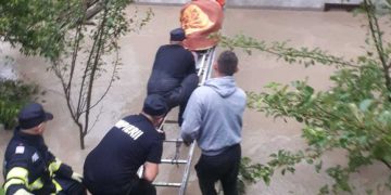 Oameni evacuați și localități lovite de viituri și furtuni. Maramureșul a fost pus la încercare