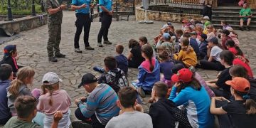 Jandarmii montani de la Şuior, activităţi educative cu copii
