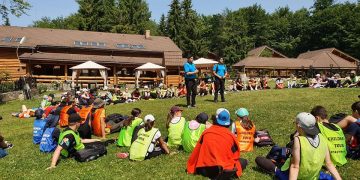 80 de elevi aflați într-o tabără de matematică au petrecut o zi de vacanță în siguranță în compania jandarmilor montani de la Șuior-Mogoșa