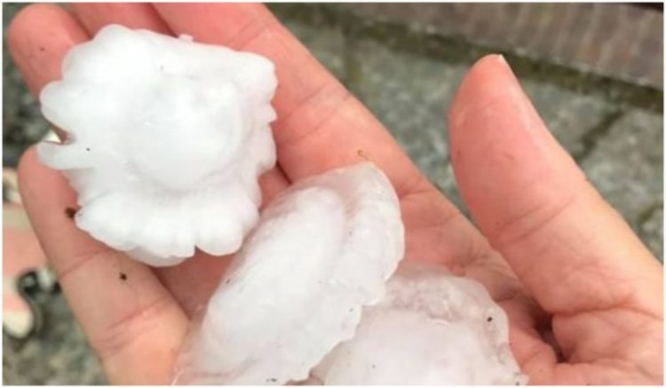 VREME EXTREMĂ ÎN EUROPA! Ploaie cu grindină de mărimea unor portocale la Milano