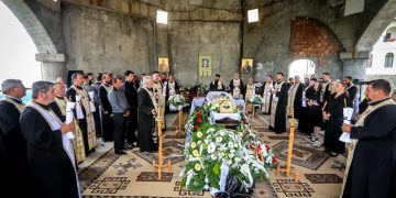 Preacucernicul părinte Ioan Coltan, ctitorul Mănăstirii Habra, a fost condus pe ultimul drum