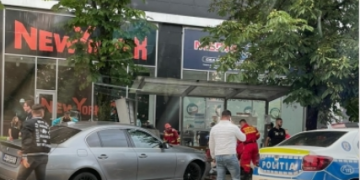 GALERIE FOTO. Accident la Vivo Mall: Copiii teribiliști cu BMW, ne omoară cu zile