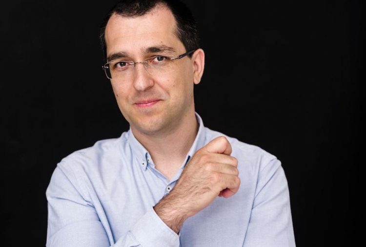 Dragnea a luat din banii copiilor, Cîțu din cei pentru campania de vaccinare…