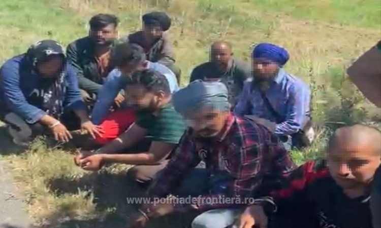 Doi cetățeni, un român și un belgian, cercetaţi pentru trafic de migranţi