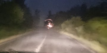 Dezastru în județ: Stâlp de electricitate căzut pe DN 18B, în Copalnic-Mănăștur. COD ROȘU