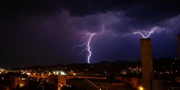 Fotografii de senzație în timpul furtunii din Baia Mare. GALERIE FOTO