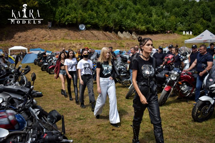 Retrospectiva RNR Weekend: Motoare, muzică bună, fete faine. GALERIE FOTO