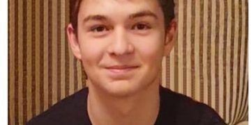 Traian Rareş Tuş este elev în clasa a X-a la Colegiul Naţional „Gheorghe Şincai” Baia Mare şi va reprezenta România la două olimpiade internaţionale în această toamnă