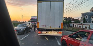 Aglomerație în Petea. Românii așteaptă ore întregi să iasă din țară – FOTO și VIDEO