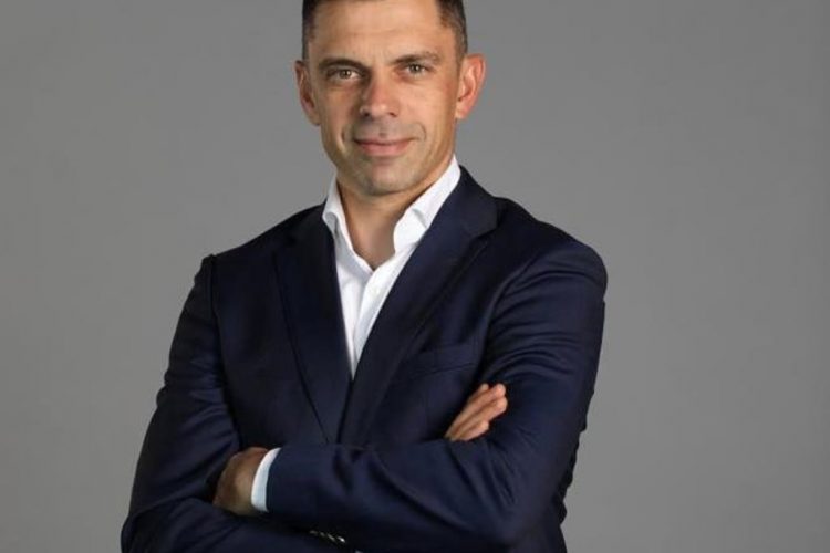 Ministrul UDMR Eduard Novak, în mijlocul unei contre de amploare