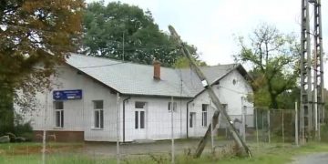 România anormală! Două milioane de lei renovare, 32 camere de supraveghere, un angajat și… niciun tren de 10 ani!