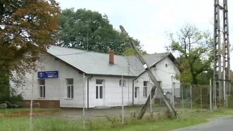 România anormală! Două milioane de lei renovare, 32 camere de supraveghere, un angajat și… niciun tren de 10 ani!