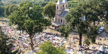 Uniţi în credinţă şi în rugăciune, delegația din Lăpuș a pornit spre Nicula respectând o tradiție de sute de ani