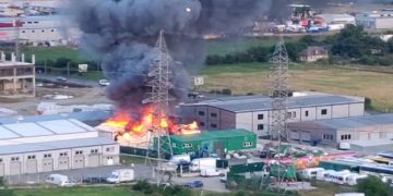 Incendiu la un depozit plin cu pufuleți și ciocolată din Cluj-Napoca