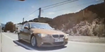 VIDEO: Sunt şofer de BMW! Depăşiri pe linie continuă şi viteză excesivă