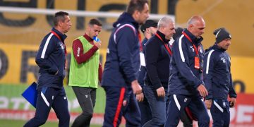 Lui Șumudică nu i-a trebuit palton! Oficialii CFR-ului s-au luat la bătaie! Dan Petrescu revine la echipă!