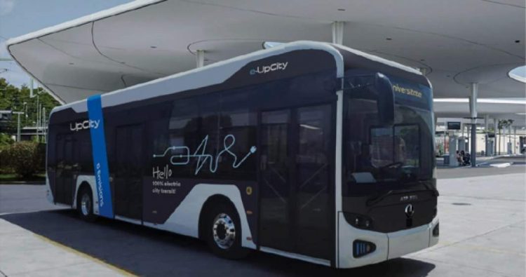 Primul autobuz electric românesc, creat la Baia Mare, a fost testat timp de două săptămâni la Târgu Mureș