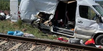 Fetița de doar 10 ani, rănită în urma impactului dintre un microbuz şi trenul Baia Mare – Cluj, a decedat. A salvat viețile a patru semeni necunoscuți