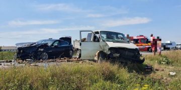 UN ȘOFER DE 22 ANI DIN MARAMUREȘ S-A IZBIT CU JAGUAR-UL DE O AUTOUTILITARĂ