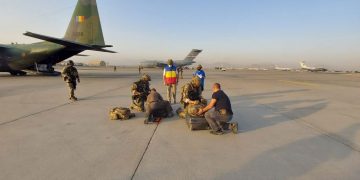 Criza din Afganistan. Încă un român a fost evacuat din Kabul. Alţi 14 conaţionali rămaşi în Afganistan aşteaptă să fie salvaţi