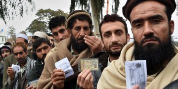 Criza din Afganistan. UK îşi deschide porţile pentru 20.000 de refugiaţi afgani