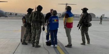 Criza din Afganistan. Cetățenii români nu au putut ajunge la aeroportul din Kabul pentru a fi aduși în țară. Un singur român a urcat în avionul Forțelor Aeriene Române