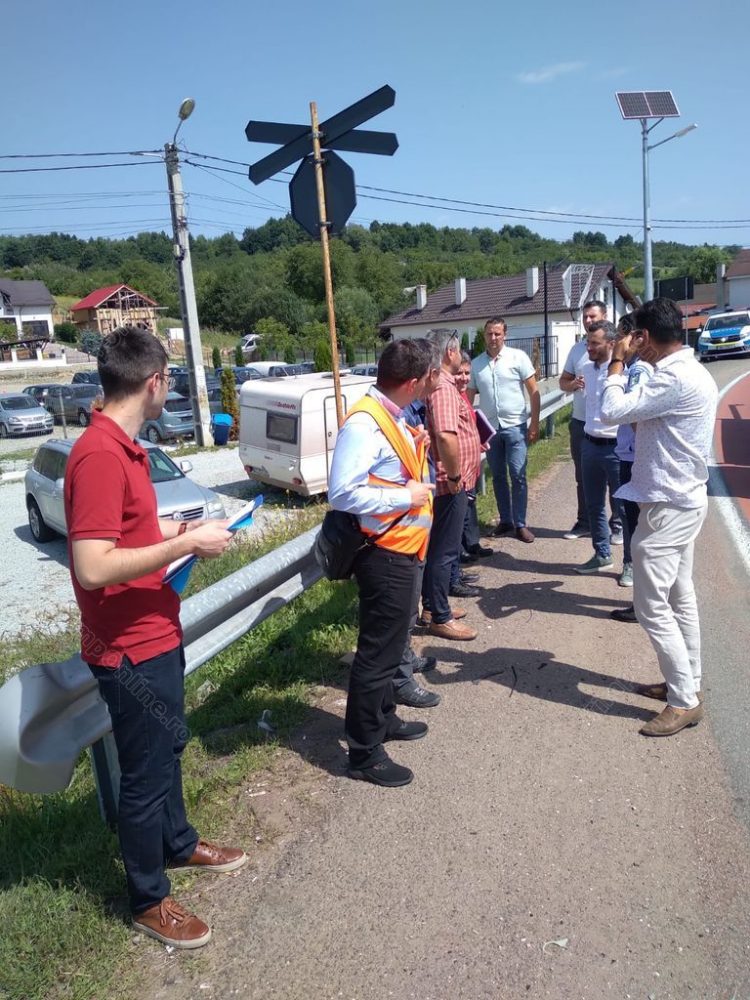 O societate băimăreană se ocupă de montarea barierelor la trecerile la nivel cu calea ferată de pe DN 17 în județul Bistrița-Năsăud