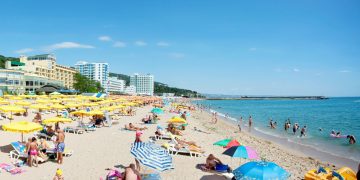 Încă o grijă pentru turiştii nevaccinaţi. Bulgaria, pe cale să intre pe lista galbenă la finalul săptămânii