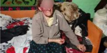 A FOST PRINS BARBATUL CARE A LEGAT O BATRANA DE PAT, A LOVIT-O SI A INCERCAT SA O VIOLEZE