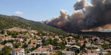 Echipajele de pompieri români au monitorizat și au asigurat protecția Mănăstirii Ekklisia Profitis Ilias – video