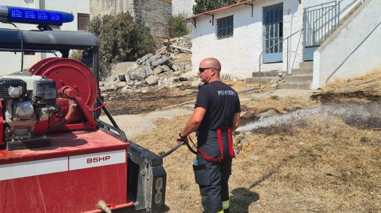 Mănăstirea Ekklisia Profitis Ilias, în pericol. Pompierii români, în acţiune