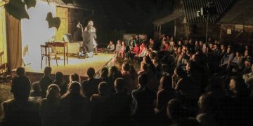 Spectacol de teatru în curtea lui Briciu’ din Hărnicești