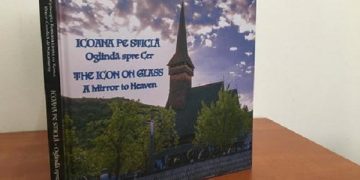A apărut albumul bilingv „Icoana pe sticlă – Oglindă spre Cer”