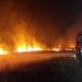 O cabană din lemn a ars din temelii pe Valea Usturoiului. A luat foc şi vegetaţia uscată