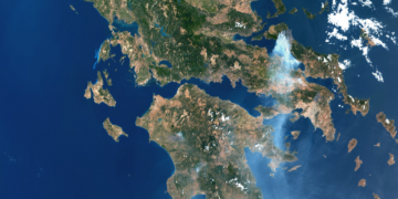 GALERIE FOTO: Cum arată insula Evia înainte și după incendii. Imagini incredibile din satelit surprind proporțiile dezastrului