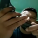 Tupeu incredibil de interlop. S-a filmat fluturând un pistol și îi invită pe polițiști să îl ridice din apartament – video