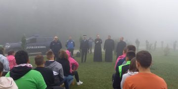 Jandarmii maramureşeni alături de copiii aflaţi în tabără la Dealu Mare