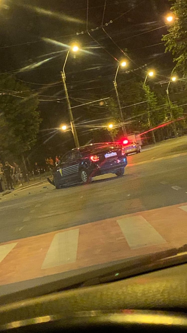 De moment: Accident produs în fața hotelului Rivulus