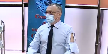 România needucată! Elevii încep clasa a IX-a fără programă și cu manuale de acum două decenii!