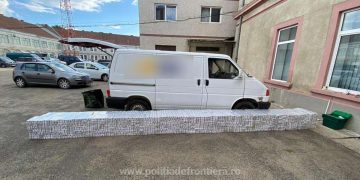 Aproximativ 15.000 pachete cu ţigări, descoperite într-o autoutilitară condusă de un maramureşean. Bărbatul de 31 de ani a fost reţinut