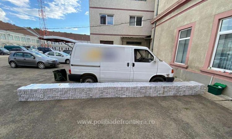 Aproximativ 15.000 pachete cu ţigări, descoperite într-o autoutilitară condusă de un maramureşean. Bărbatul de 31 de ani a fost reţinut